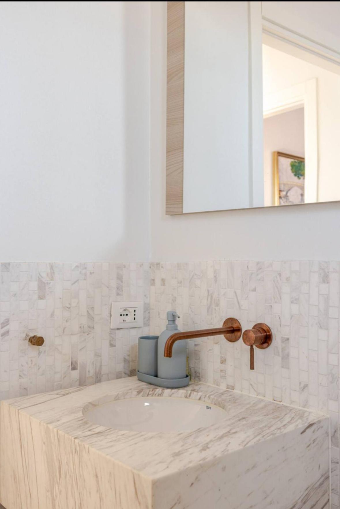 Design Home At Garda Lake Дезенцано-дель-Гарда Екстер'єр фото